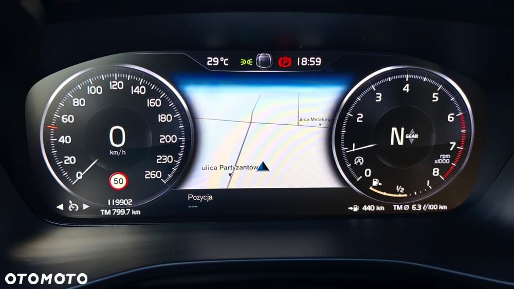 Volvo XC 40 T3 Momentum Pro - 24