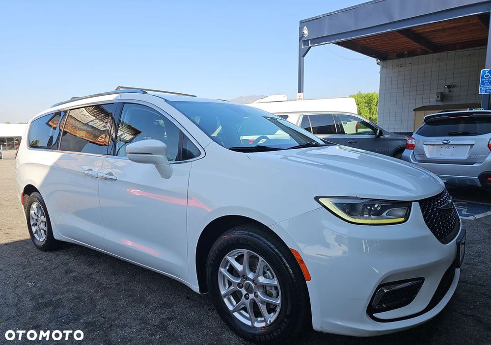 Chrysler Pacifica - 4
