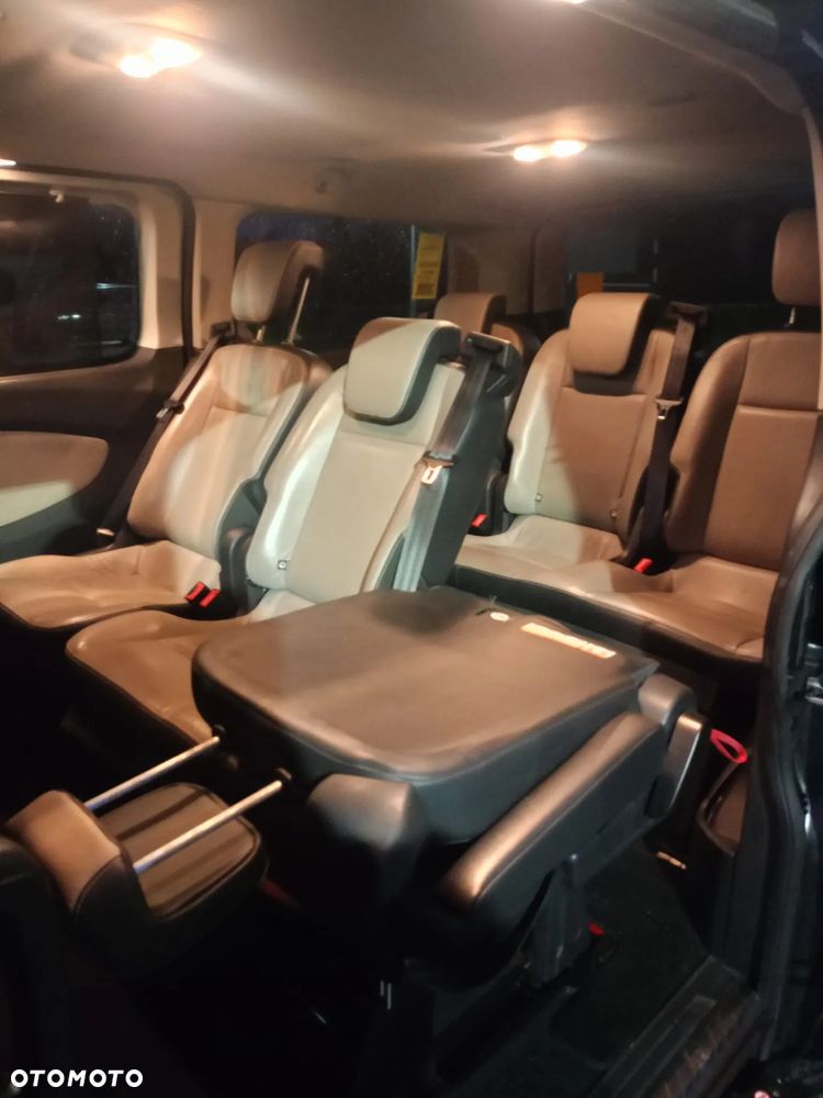 Ford Tourneo Custom - 19