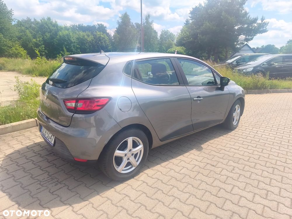 Renault Clio 1.2 16V 75 Life - 5