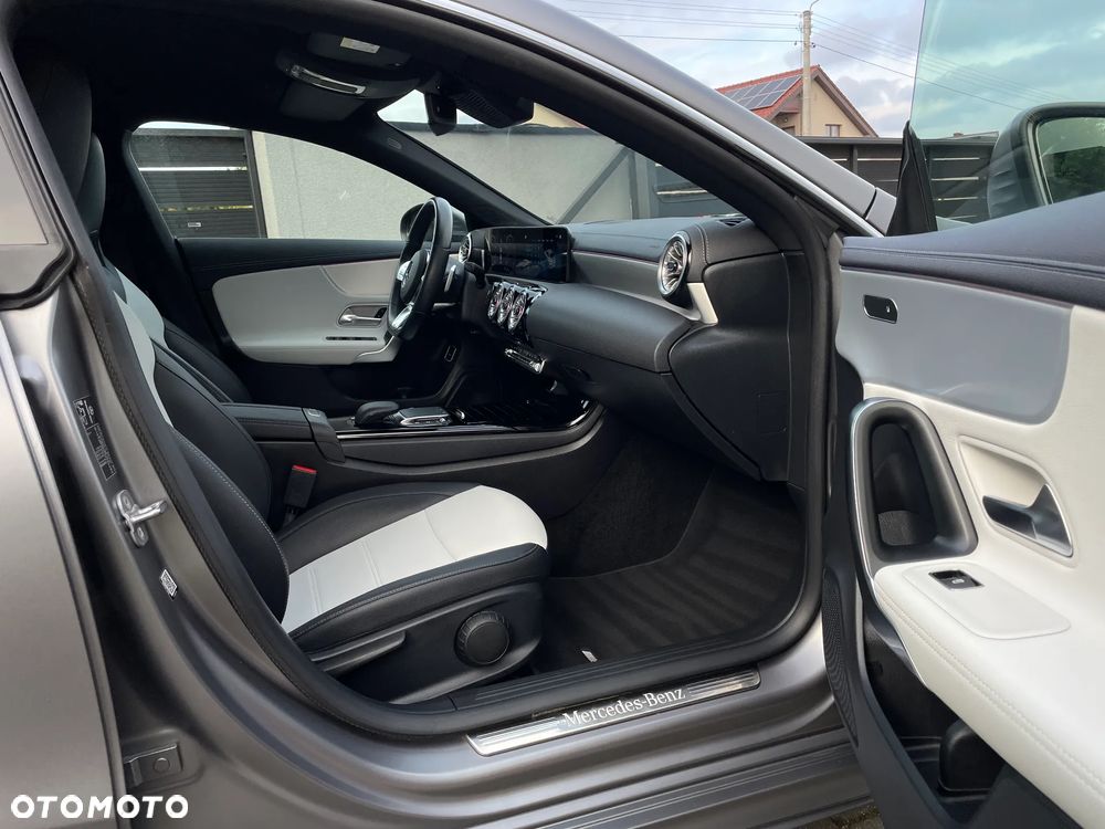 Mercedes-Benz CLA 200 AMG Line 7G-DCT - 17