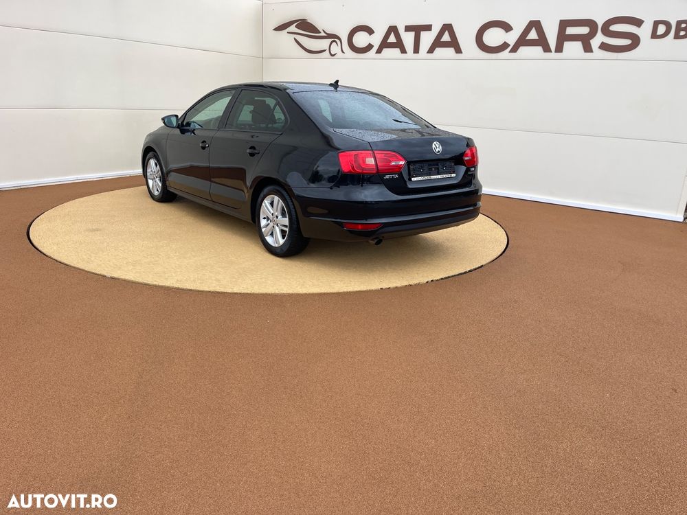Volkswagen Jetta 1.6 TDI DSG Comfortline - 11