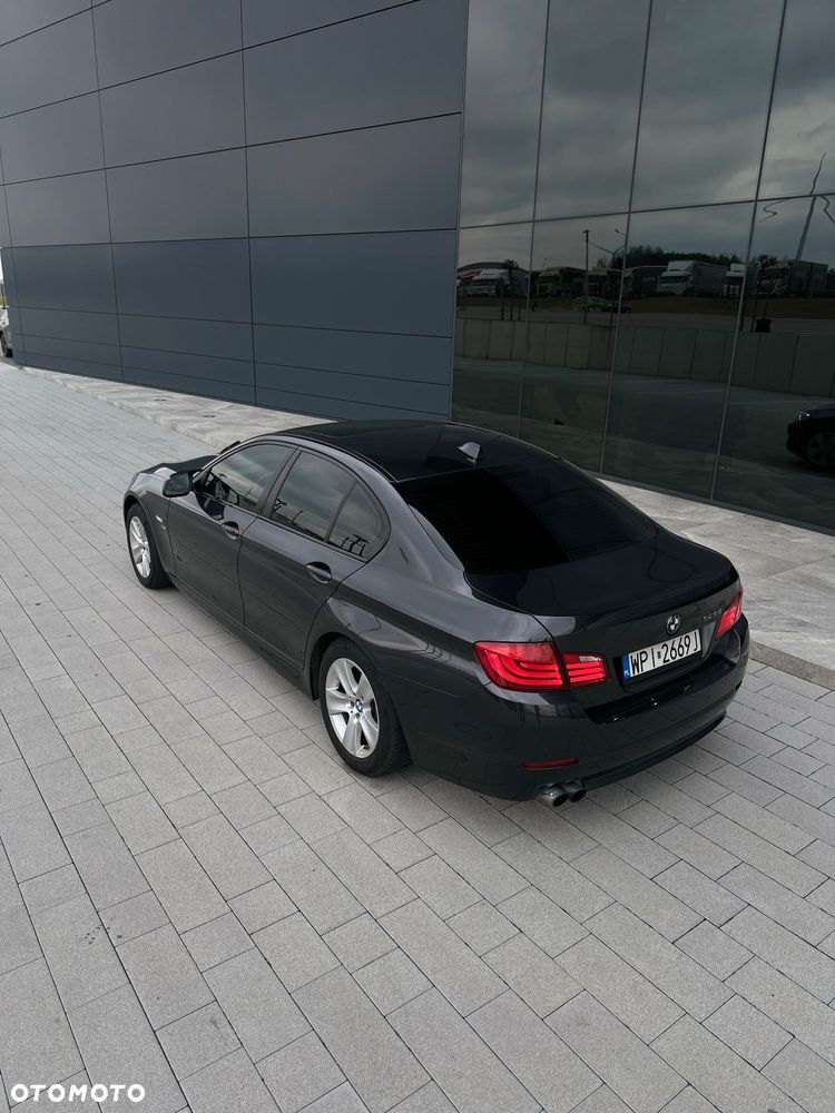 BMW Seria 5 528i xDrive Sport-Aut Luxury Line - 4