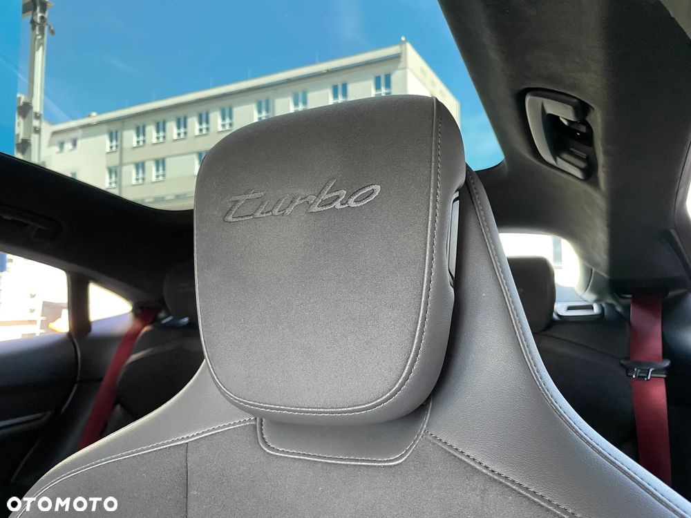 Porsche Taycan Turbo - 38