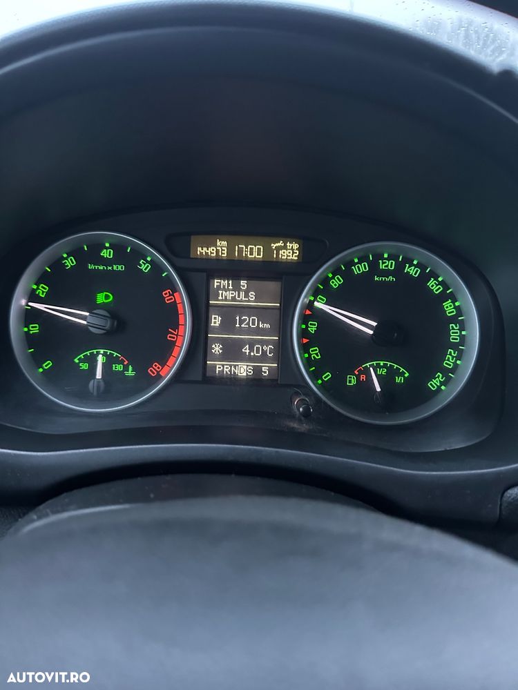 Skoda Roomster 1.6 16V Tiptronic Style - 8