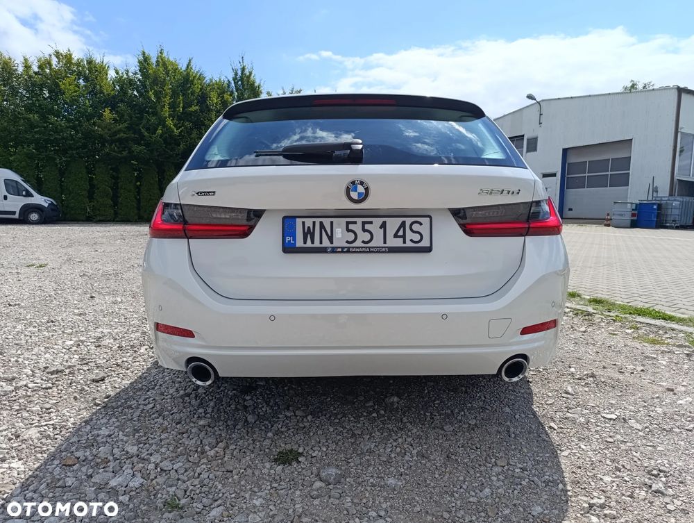 BMW Seria 3 320d xDrive mHEV - 11