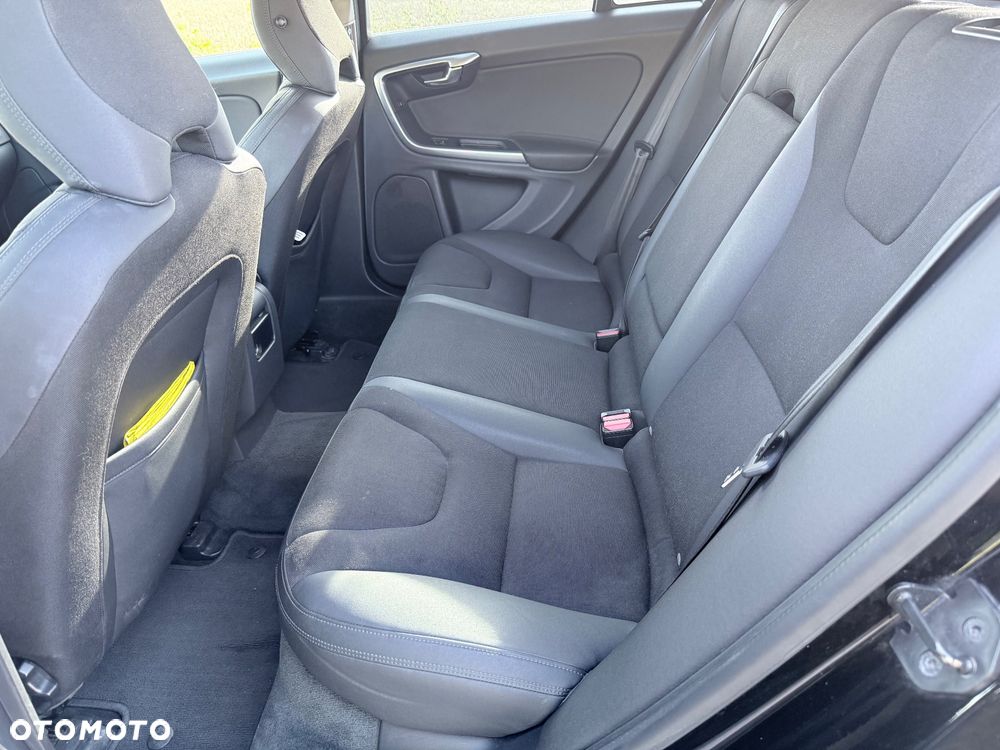 Volvo V60 D4 Momentum - 6