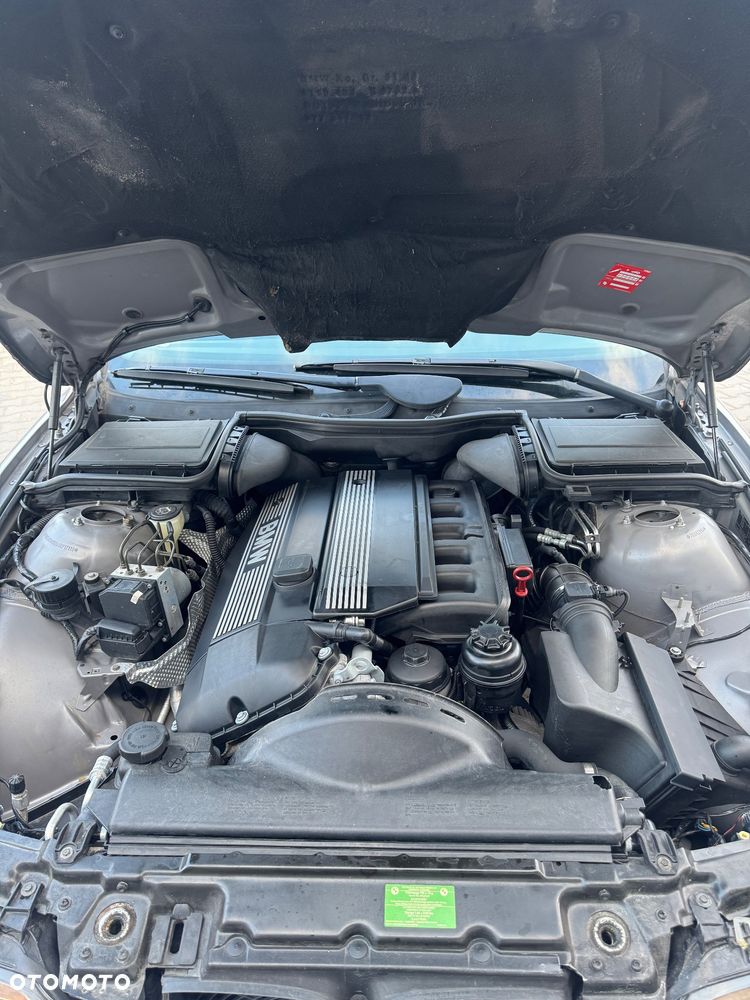 BMW Seria 5 520i - 11