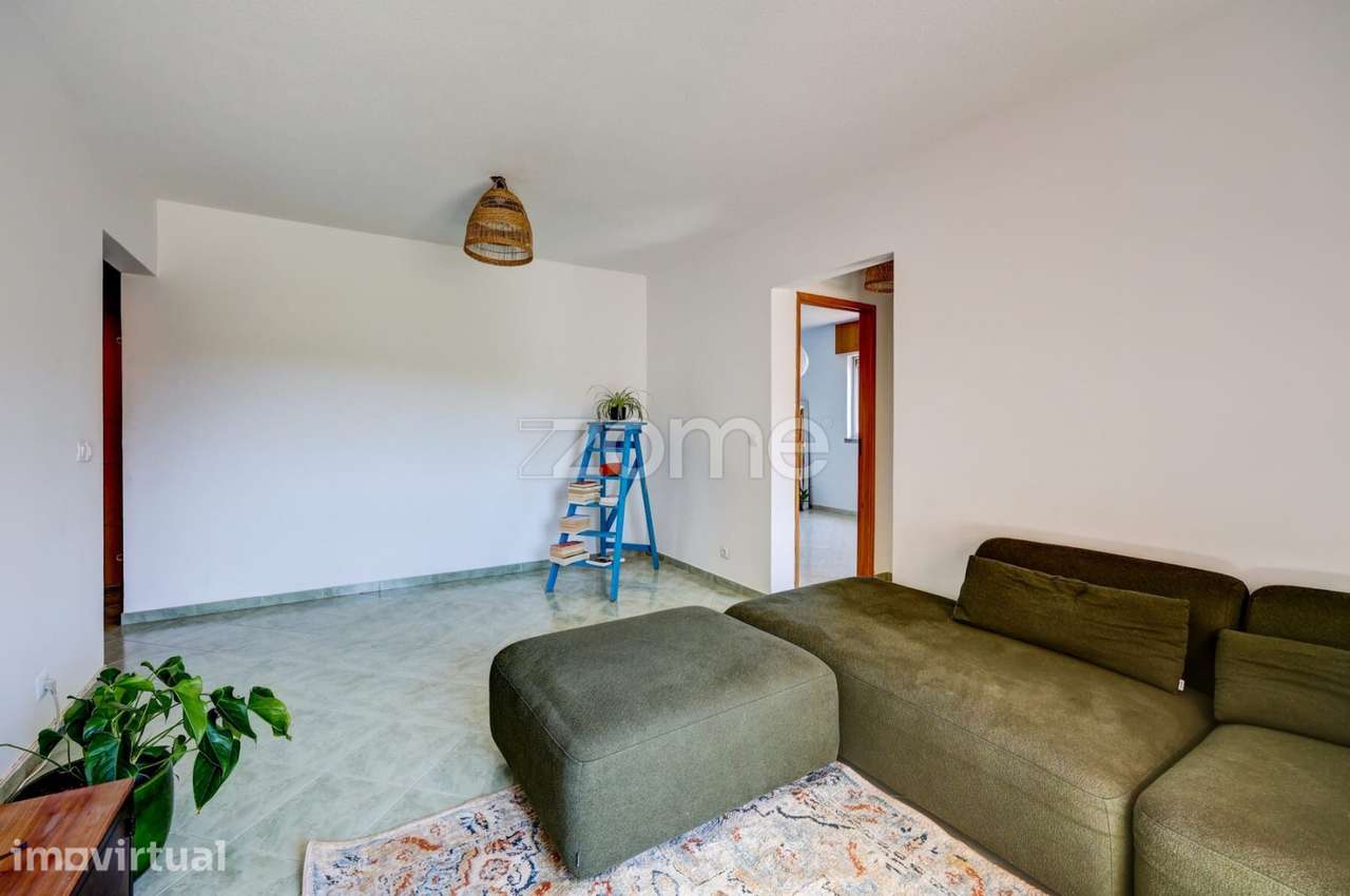 Apartamento T2 em Santo António dos Cavaleiros - Grande imagem: 4/23