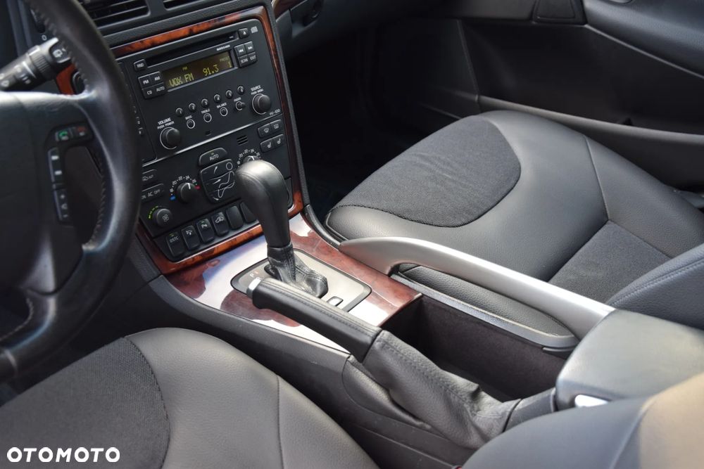 Volvo XC 70 AWD Momentum - 23