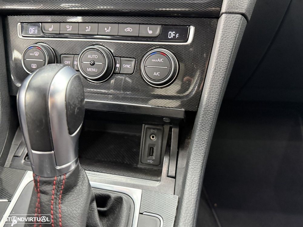 VW Golf 2.0 TSi GTi DSG - 34