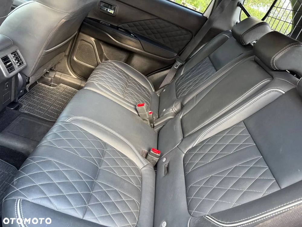 Mitsubishi Outlander PHEV Instyle + - 12
