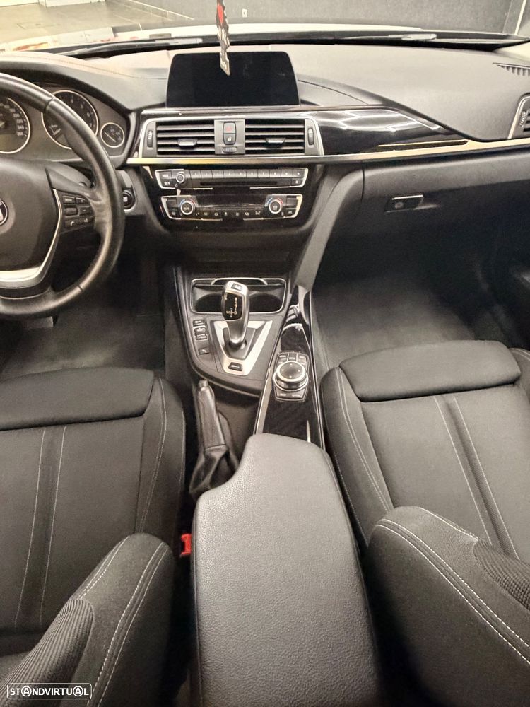 BMW 330 e iPerformance Line Luxury - 24
