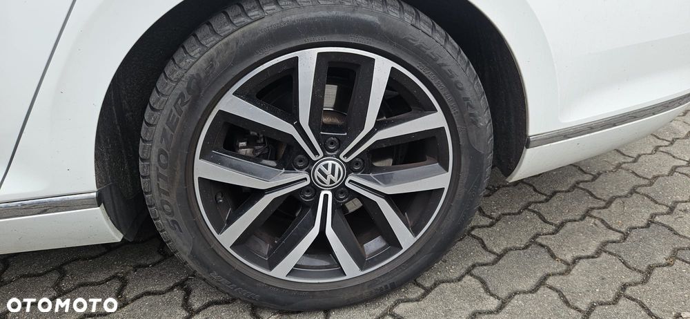 Volkswagen Passat - 11