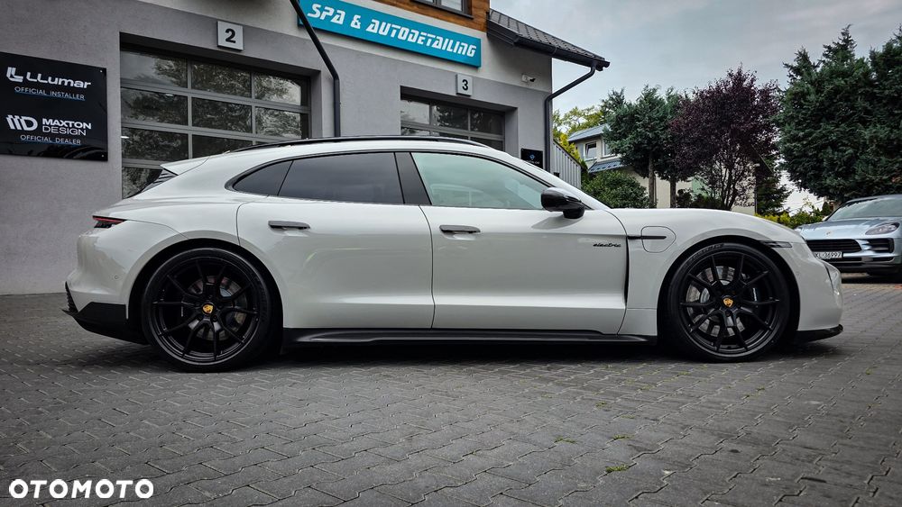 Porsche Taycan GTS - 8