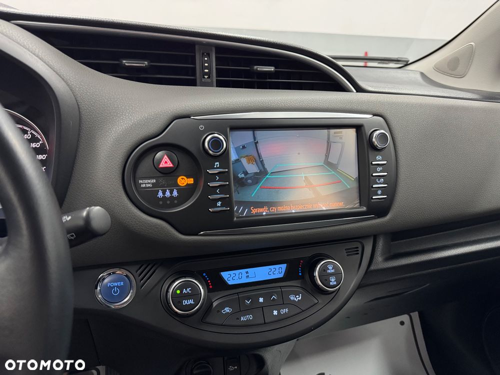 Toyota Yaris Hybrid 100 Business Edition - 17