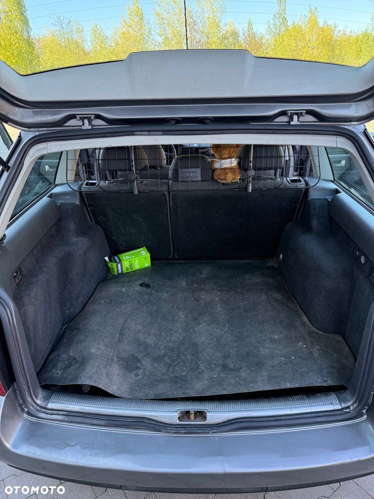 Volkswagen Passat 1.9 TDI Highline - 15