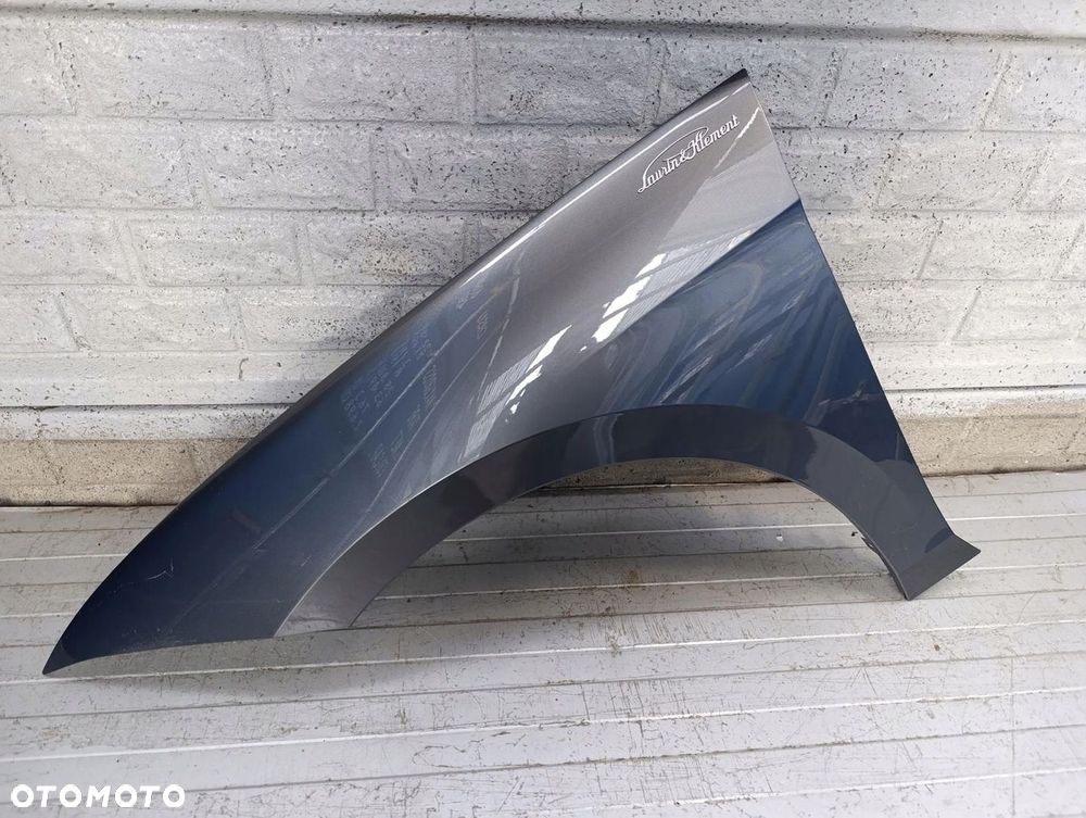 SKODA SUPERB IV 4 2023- BŁOTNIK LEWY PRZEDNI ORYGINAŁ