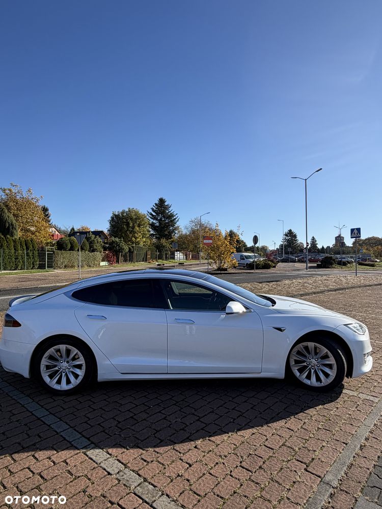 Tesla Model S - 3