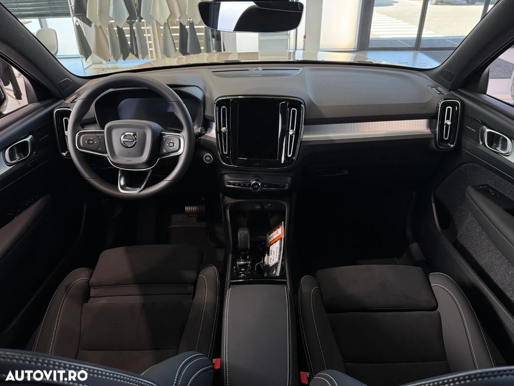 Volvo XC 40 B3 AT FWD MHEV Plus Dark - 11