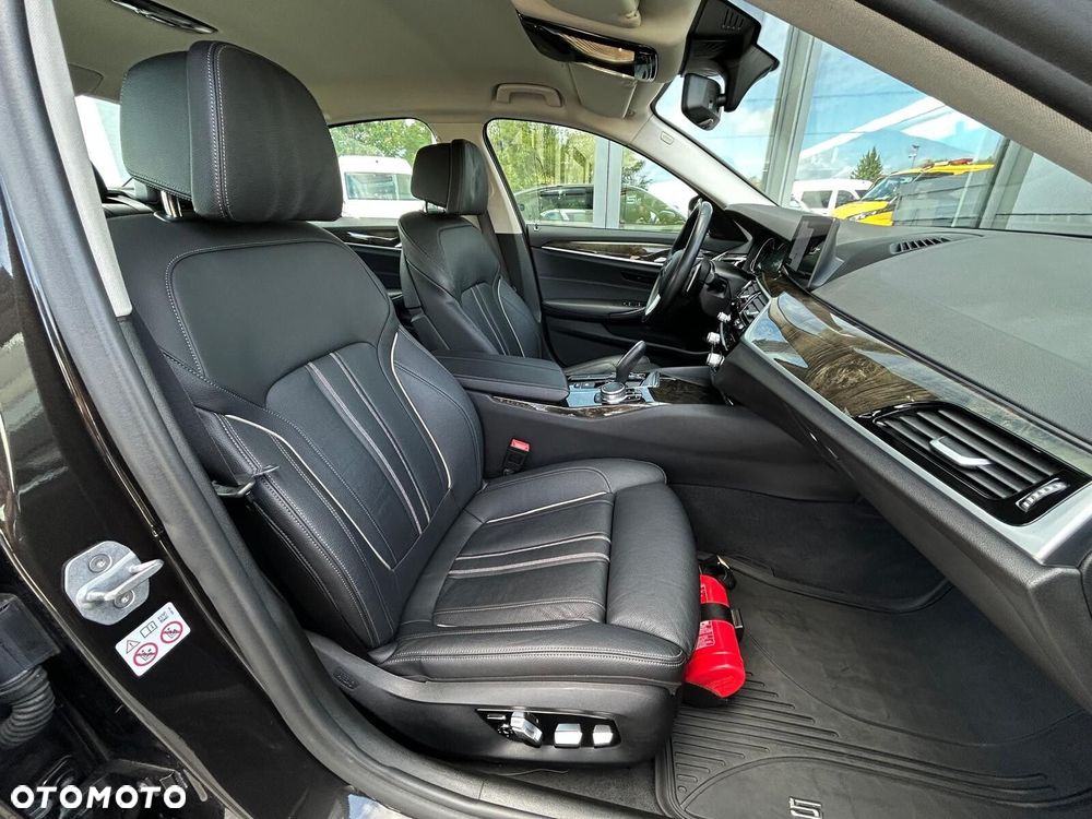 BMW Seria 5 530i GPF xDrive Sport Line sport - 17
