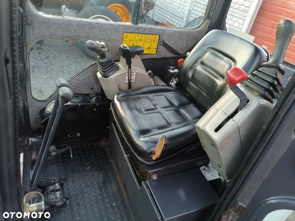 Bobcat E16 - 4