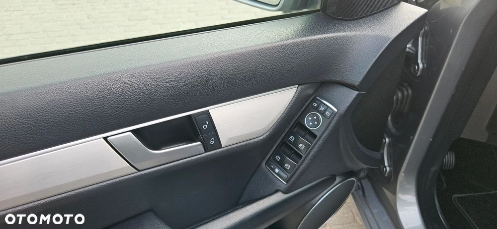 Mercedes-Benz Klasa C 180 Kompressor Automatik BlueEFFICIENCY Avantgarde - 40