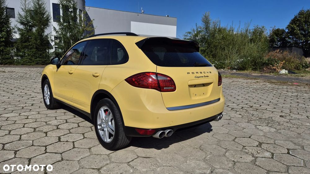 Porsche Cayenne Turbo - 2