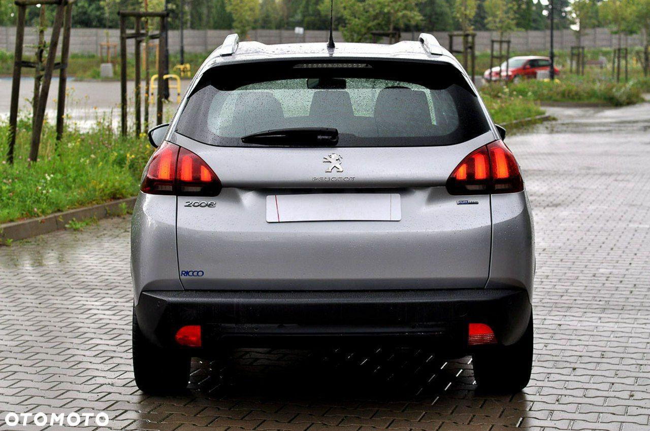 Peugeot 2008 1.2 Pure Tech Allure S&S - 28
