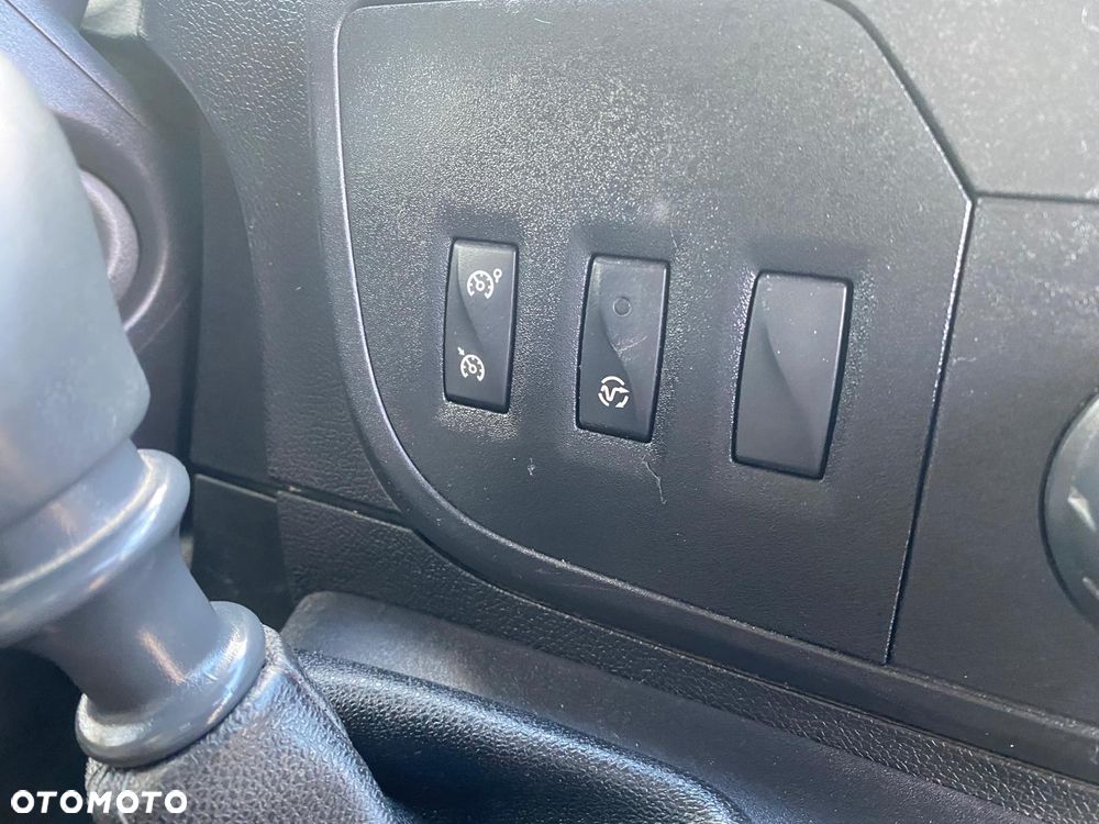 Nissan NV400 - 21