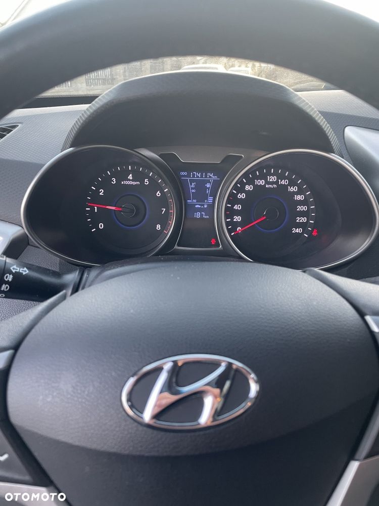 Hyundai Veloster - 5