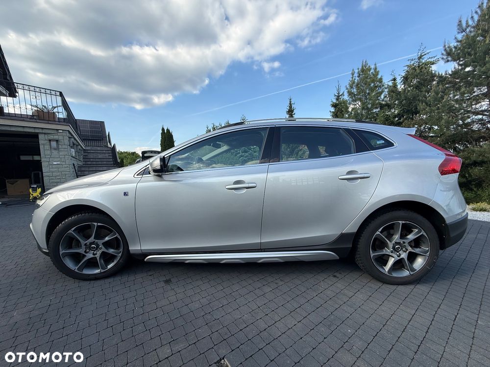 Volvo V40 Cross Country T3 Drive-E Ocean Race - 13