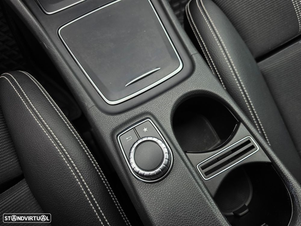 Mercedes-Benz GLA 200 Urban Aut. - 28