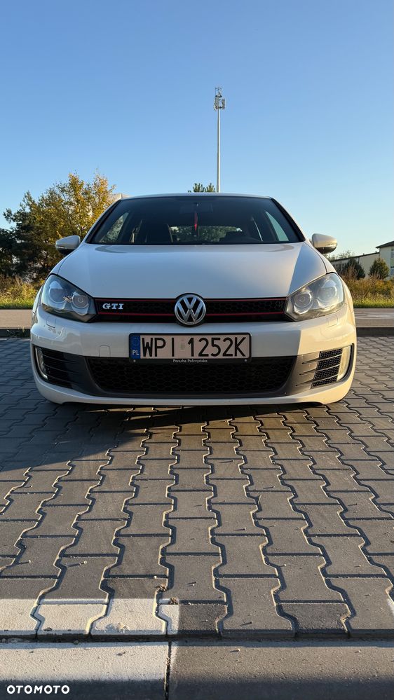 Volkswagen Golf - 1
