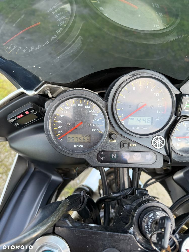 Yamaha FZS - 9