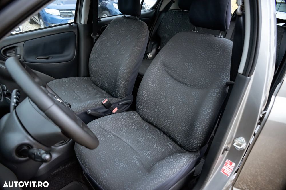 Toyota Yaris 1.3 Sol - 13