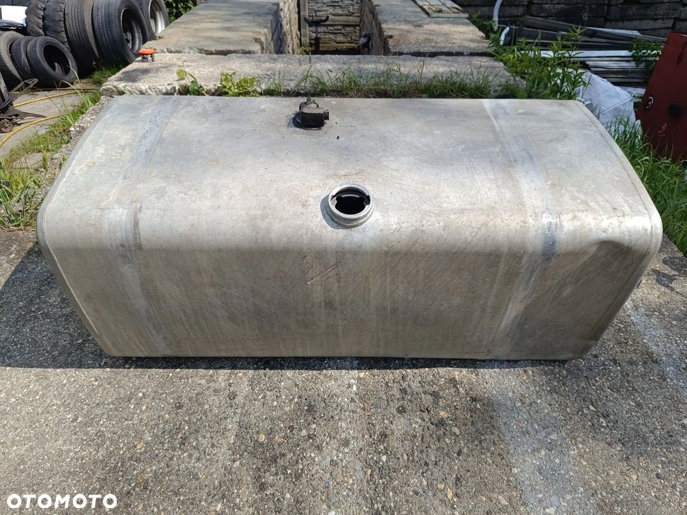 aluminiowy zbiornik paliwa 630 litr 147x67x63
