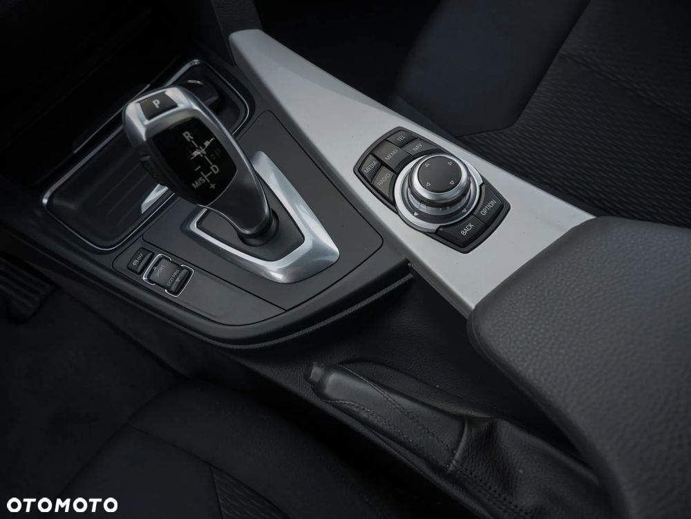 BMW Seria 3 318d Blue Performance - 35