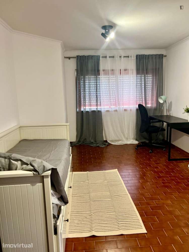 Quarto - localizado em Vila nova de gaia - Grande imagem: 3/11