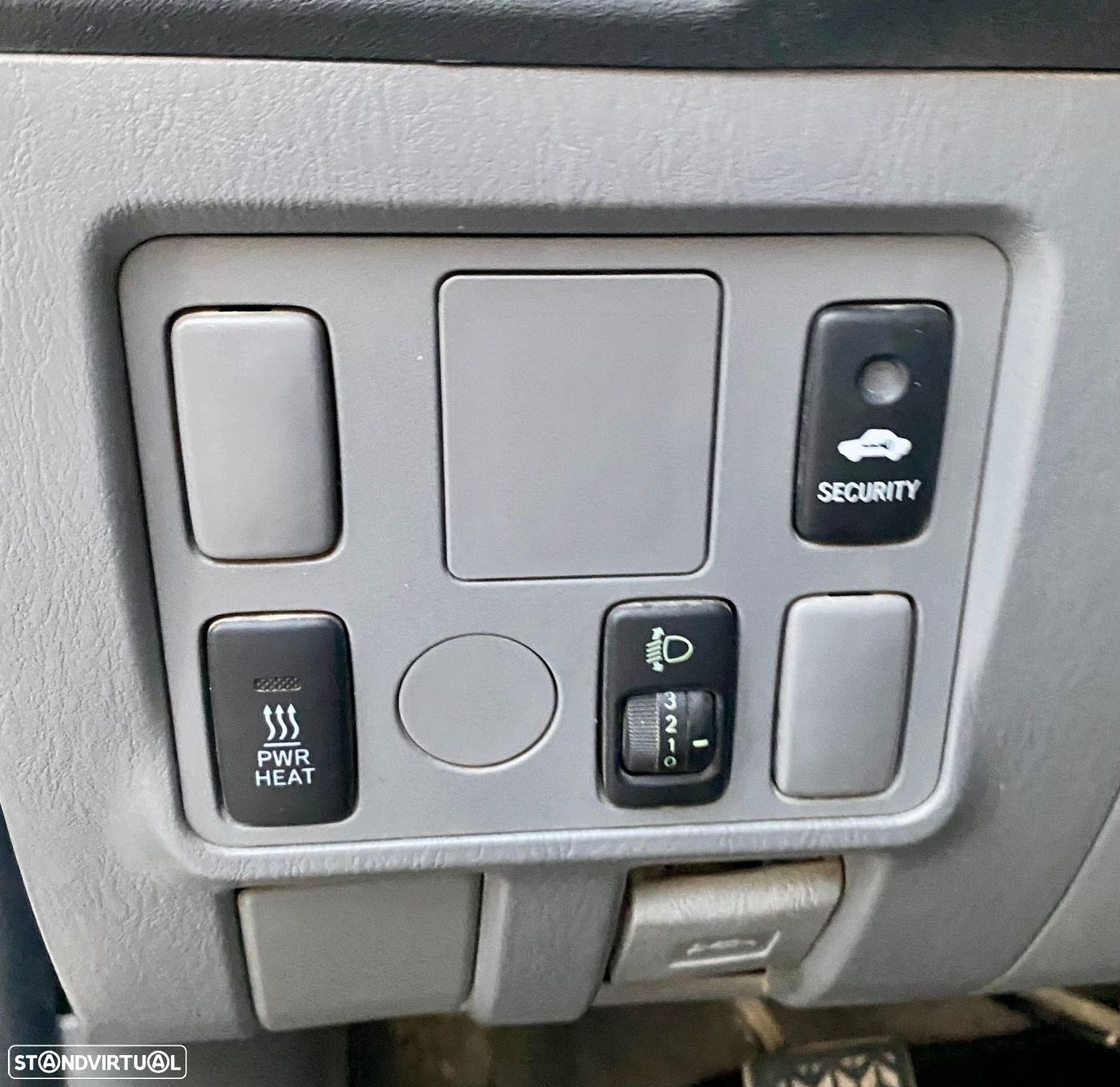 Toyota Hilux 2.5 D-4D 2WD CE PM+AC - 17