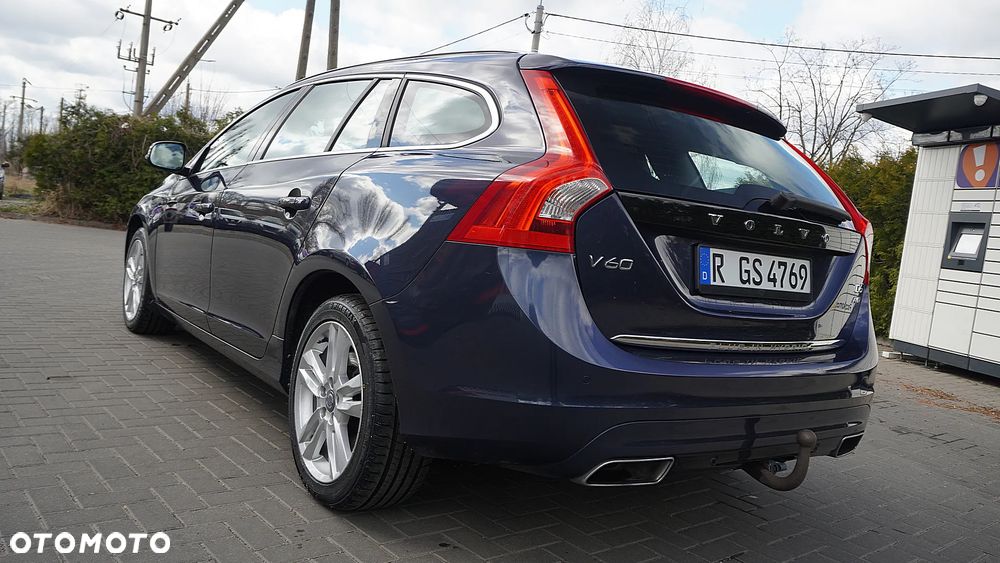 Volvo V60 D6 AWD Plug-in Hybrid Momentum - 9