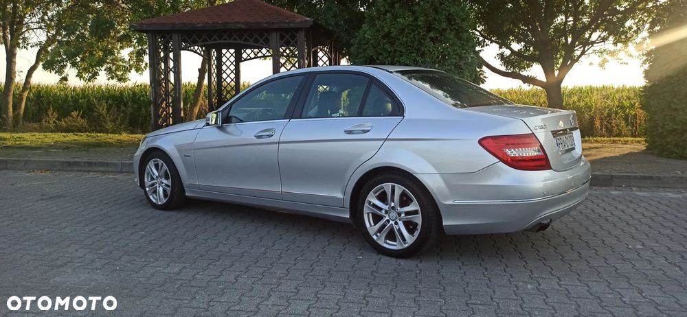 Mercedes-Benz Klasa C 180 T CDI DPF (BlueEFFICIENCY) Avantgarde - 4