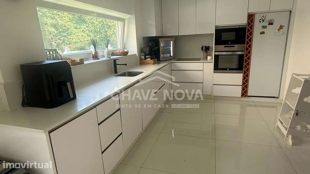 Moradia Bifamiliar (T3+T1) c/ Terraço e Garagem em S. Pedro da Cova - Grande imagem: 4/30