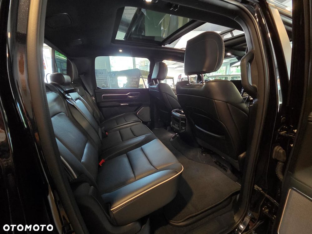 RAM 1500 Laramie Night Premium - 32