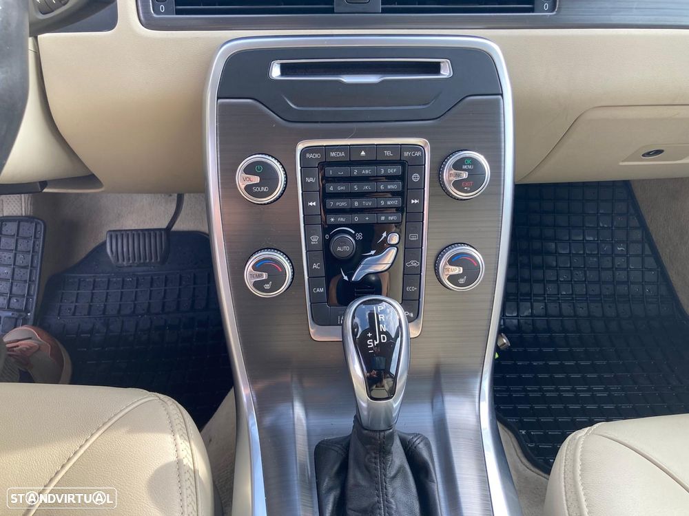 Volvo XC 70 D4 Geartronic Summum - 11