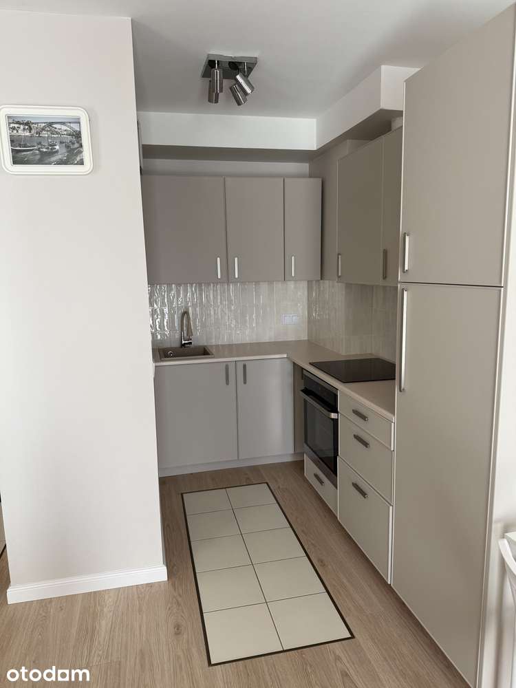 Komfortowe mieszkanie 2-pokojowe z balkonem i garażem – Wola Tower