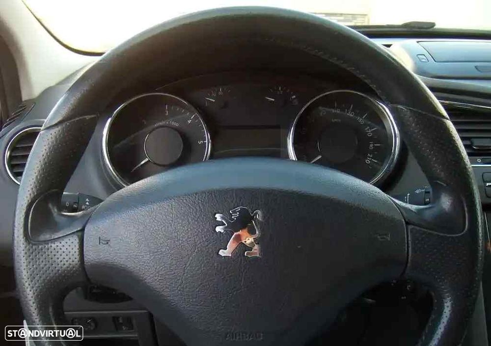 Peugeot 5008 1.6 HDi 5L Allure J17 - 16