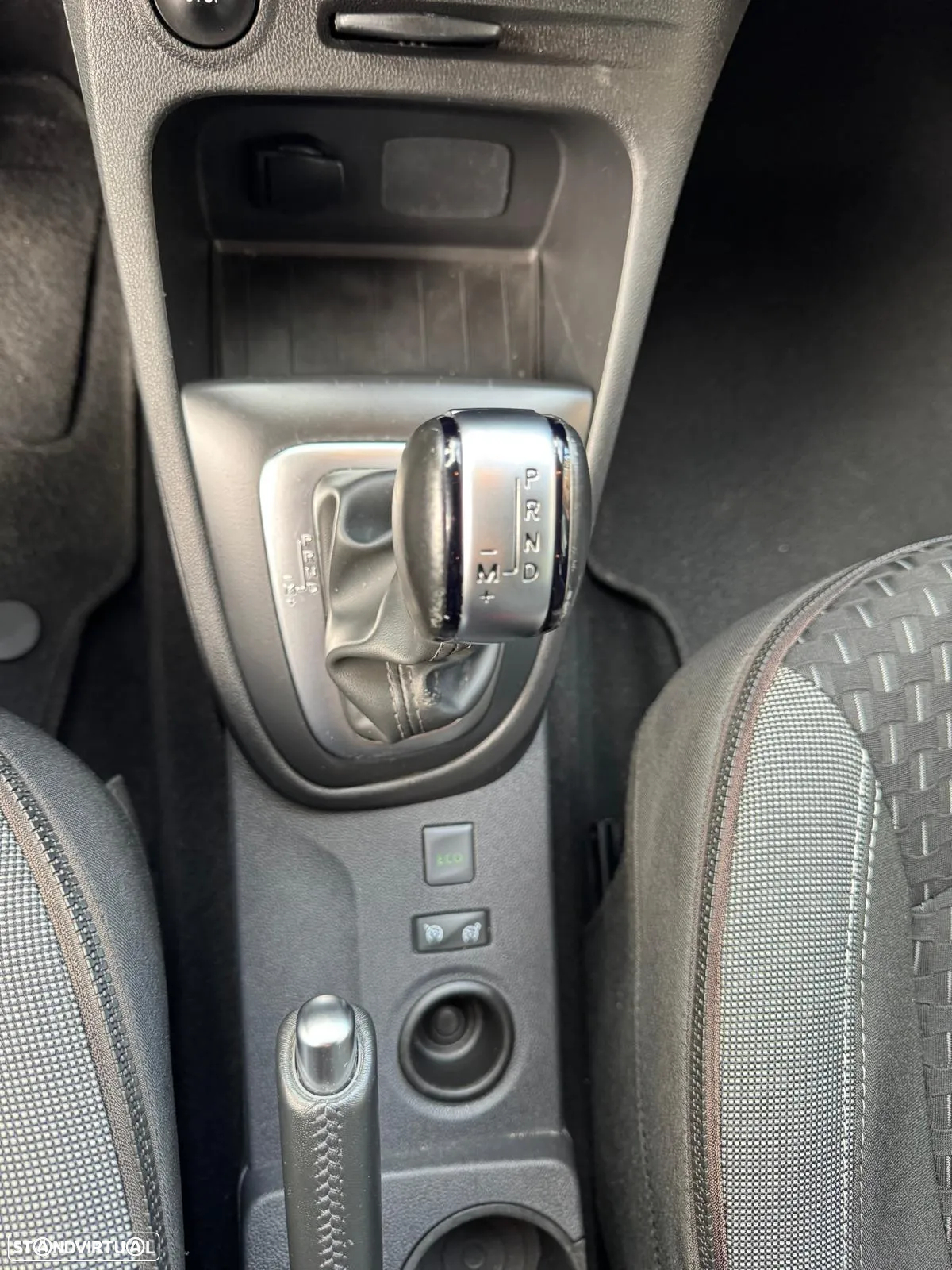 Renault Captur 1.5 dCi Exclusive EDC - 23