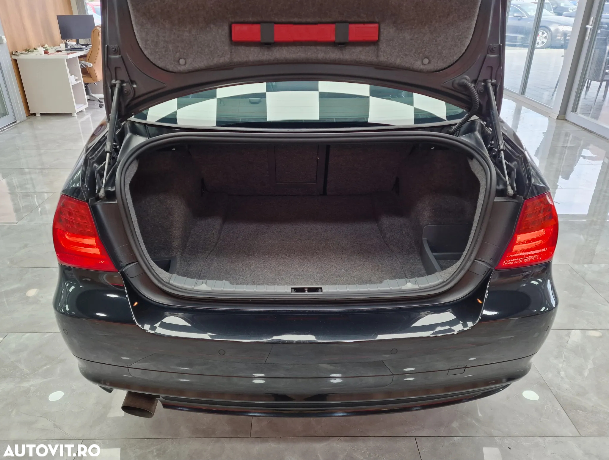 BMW Seria 3 318d - 12