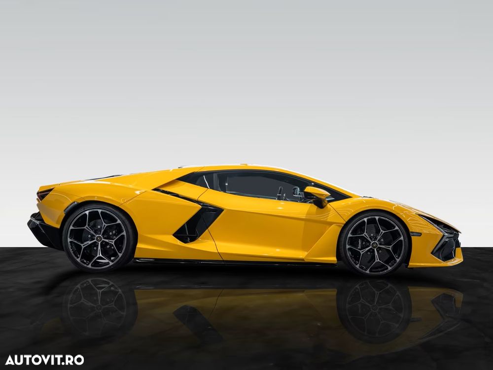Lamborghini Revuelto - 7